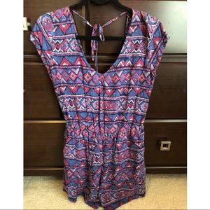 Hollister partial backless, V-Neck, Printed Romper